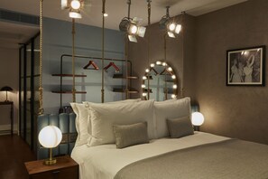 Kamar Premium | Seprai premium, brankas, meja kerja, dan kedap suara