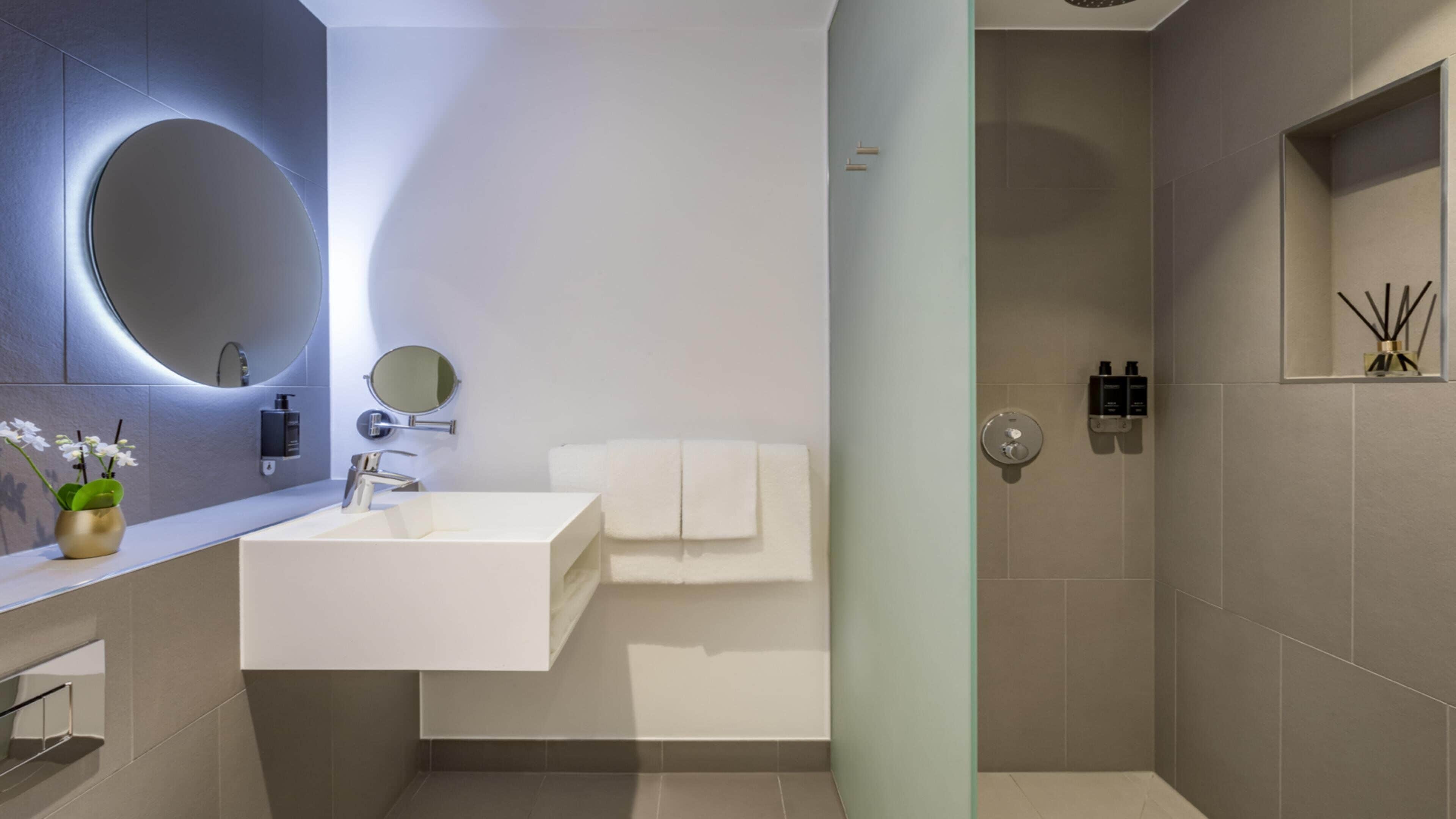 Photo - Hotel Indigo London - 1 Leicester Square by IHG