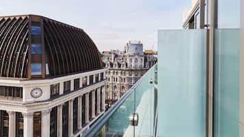 Premium bedding, in-room safe, desk, soundproofing