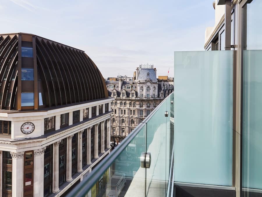 Hochwertige Bettwaren, Zimmersafe, Schreibtisch, schallisolierte Zimmer