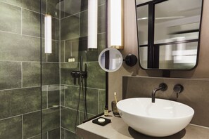 Regadera, regadera tipo lluvia, amenidades de baño de diseñador 