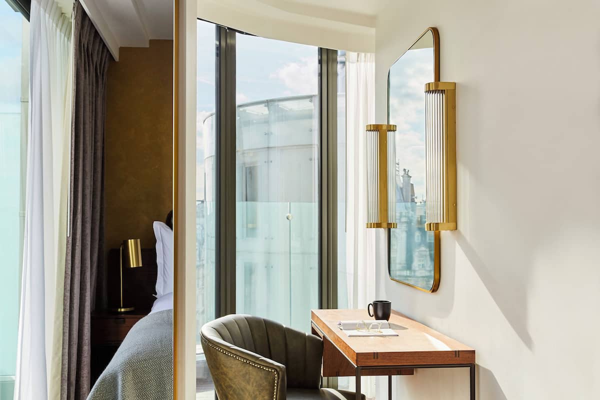 Premium-værelse - 1 queensize-seng - balkon - byudsigt | Værelsesfacilitet