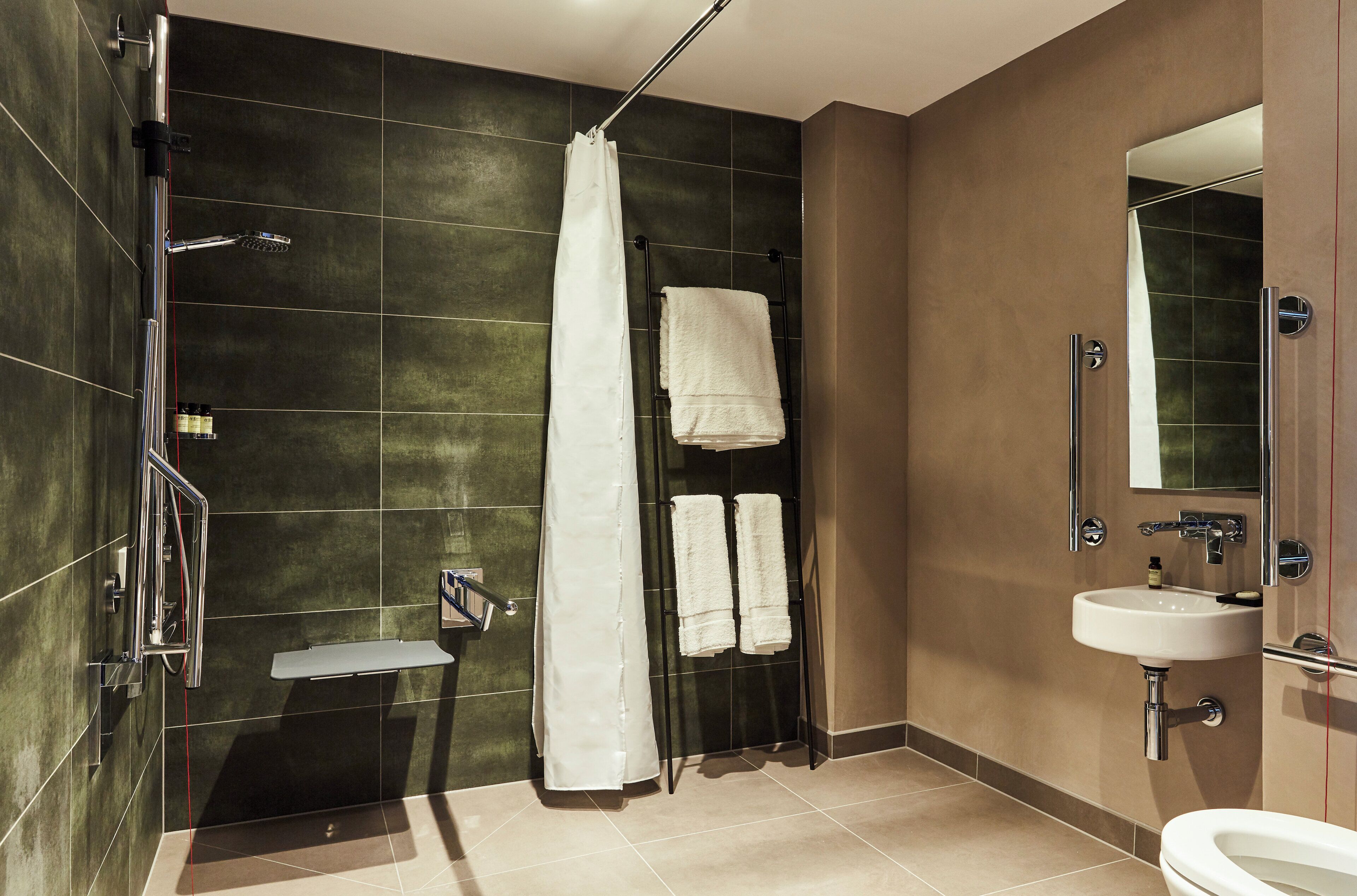 standard room, 1 queen bed, accessible | bathroom | shower, rainfall showerhead, designer toiletries, hair dryer