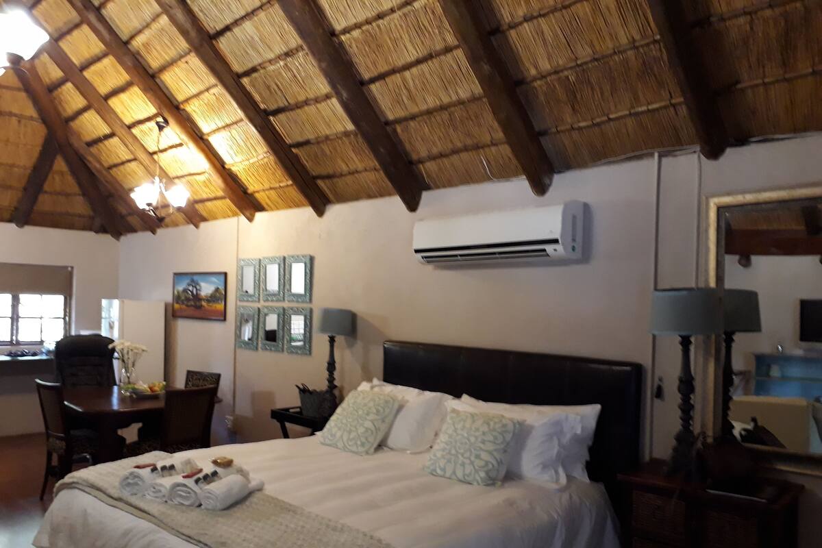 Room (Extra Large Room) | Air conditioning