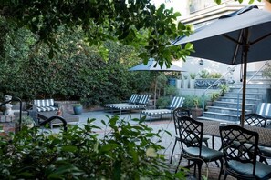 Khu ẩm thực ngoài trời