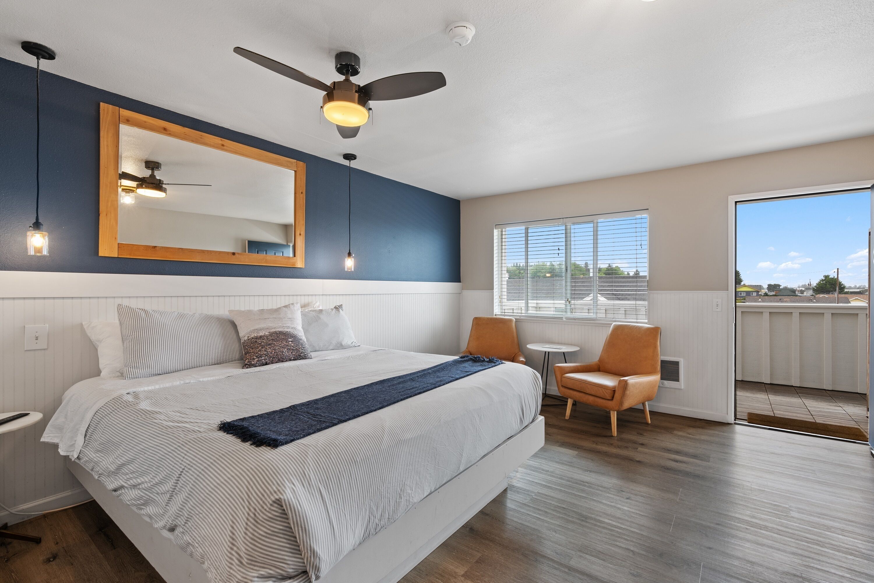 Deluxe Studio with Jetted Tub | Individually decorated, individually furnished, free WiFi, bed sheets