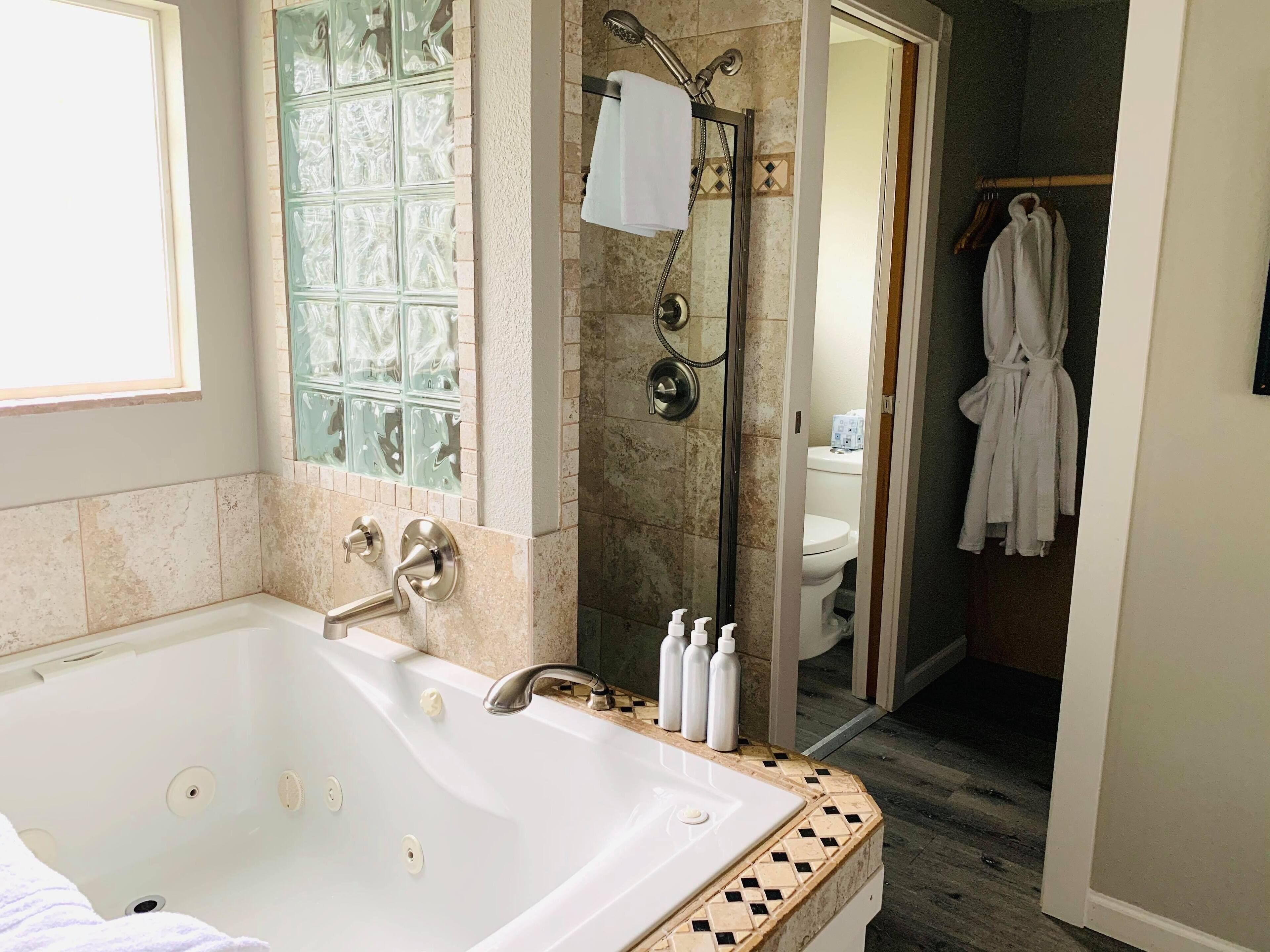 deluxe three bedroom with kitchen | jetted bathtub