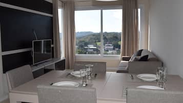 Apartment (301) | In-room dining