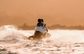 Am Strand, Liegestühle, Strandtücher, Sporttauchen