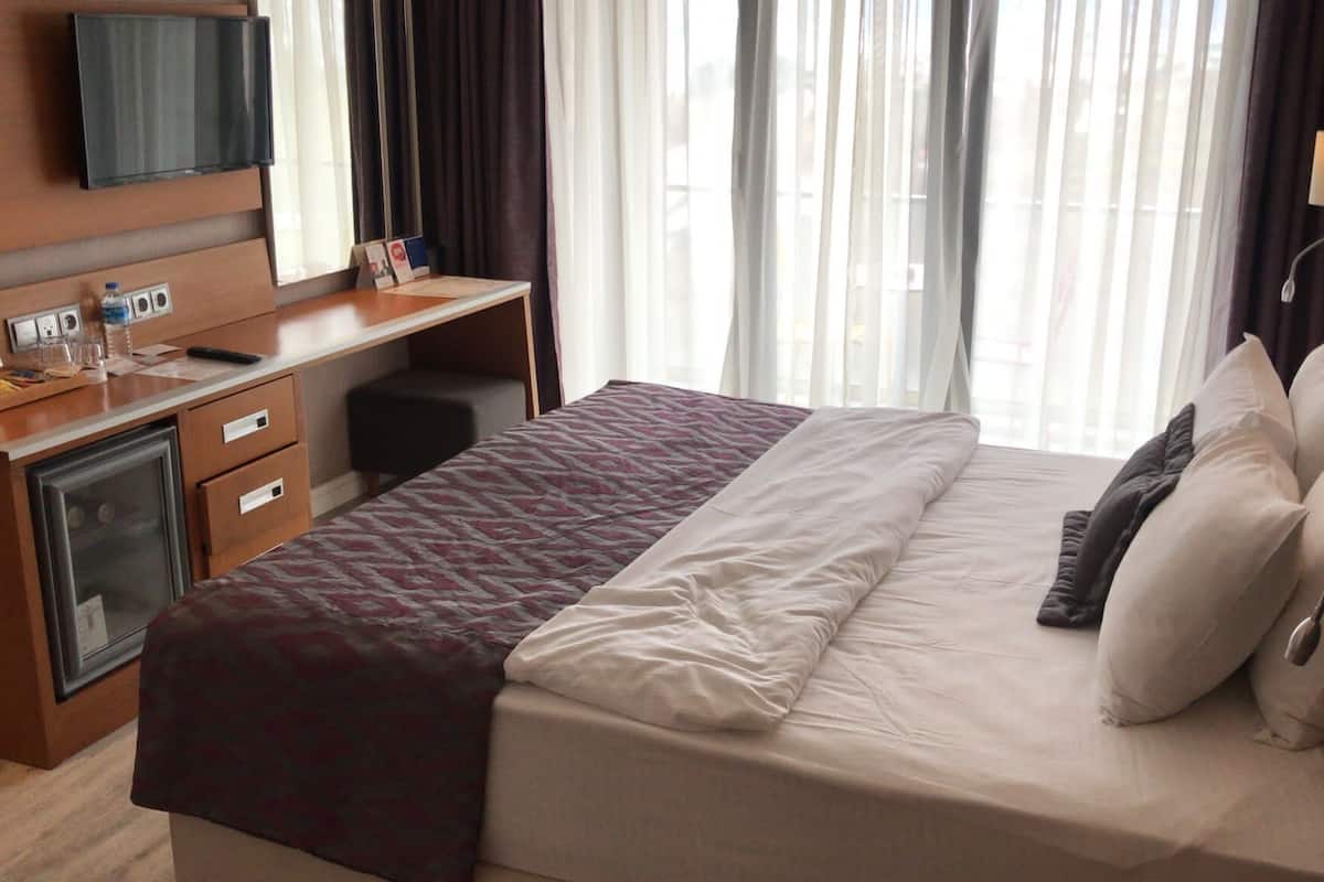 In-room safe, desk, soundproofing, iron/ironing board