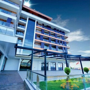 Outdoor banquet area - Ramada by Wyndham Giresun Piraziz (Piraziz)