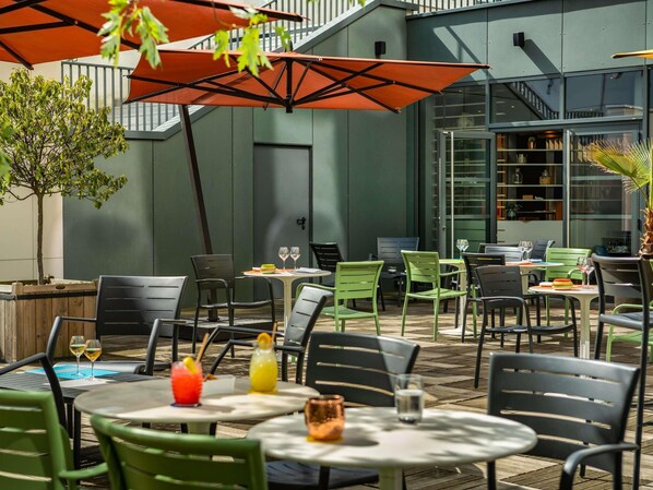 Bar (on property) - Novotel Paris Coeur d'Orly Airport (Orly)