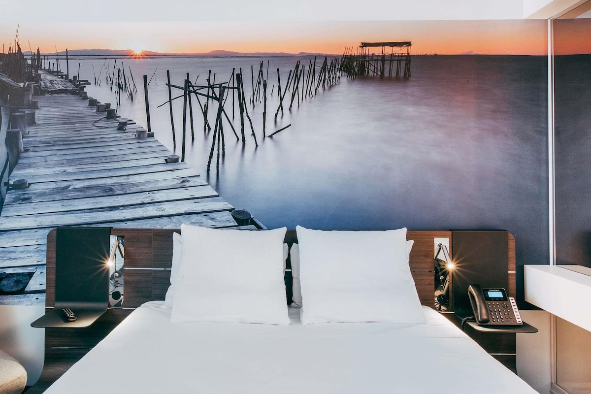 Quarto superior, 1 cama de casal e sofá-cama | Frigobar, cofres nos quartos, quartos à prova de som, berços grátis