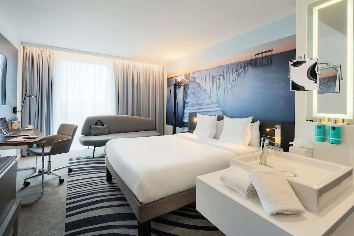 Minibar, in-room safe, soundproofing, free cribs/infant beds