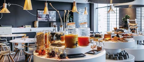 Petit déjeuner buffet servi tous les jours en supplément