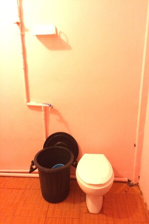 Kostenlose Toilettenartikel, Handtücher
