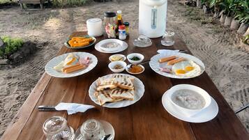 Tägliches Frühstücksbuffet gegen Gebühr