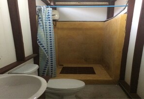 Standard Bungalow | Bathroom