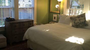 2 bedrooms, desk, iron/ironing board, travel crib