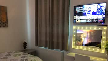 3 bedrooms, desk, iron/ironing board, travel cot