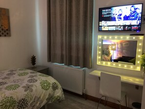 3 bedrooms, desk, iron/ironing board, travel cot