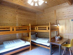 Family Room, Non Smoking | Desk, free WiFi