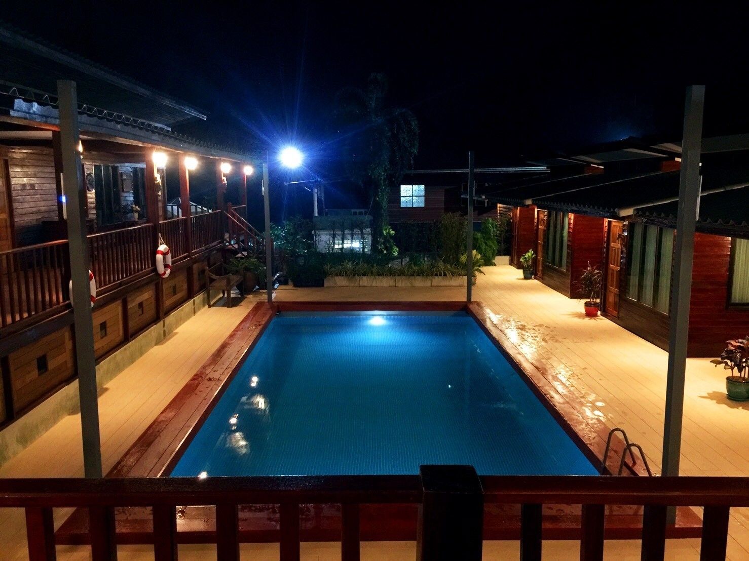 Habitación individual estándar, 1 habitación, acceso a la piscina, junto a la piscina | Piscina al aire libre | Una piscina al aire libre