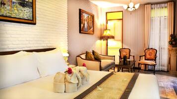 Deluxe Room | Minibar, individually decorated, individually furnished, free WiFi