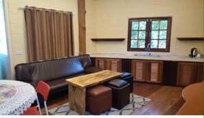 Flat-screen TV - Treasure Inn Khaoyai (Pak Chong)