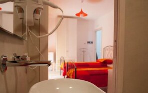 Twin Room | 1 bedroom, premium bedding, desk, soundproofing - B&B Pentagramma (Alberobello)
