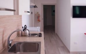 Duplex, Kitchenette | Private kitchenette | Fridge - B&B Pentagramma (Alberobello)