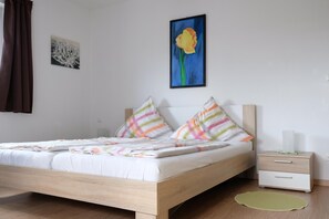 2 makuuhuonetta, Wi-Fi, vuodevaatteet, pääsy pyörätuolilla