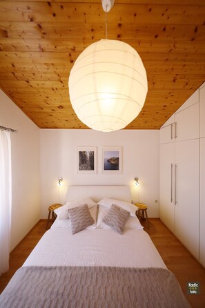 2 bedrooms, in-room safe, desk, soundproofing