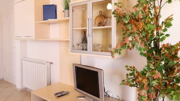 Smart TV, DVD player, stereo