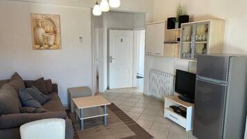 Smart TV, DVD player, stereo