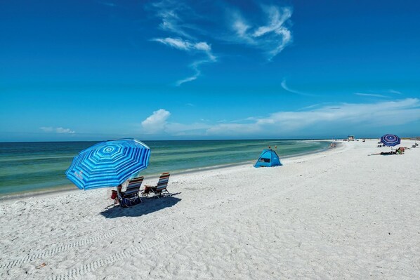 Beach nearby, sun loungers, beach towels