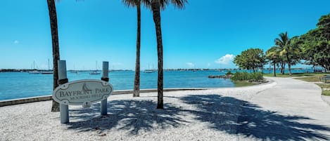 Beach nearby, sun-loungers, beach towels