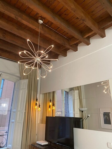 Exterior, balconies, terrace, 2 bathrooms, wifi, next to subway and train.