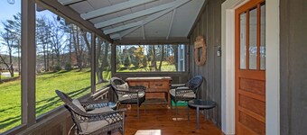 Lingerlong House on Downtown Brevard's Most beautiful property!