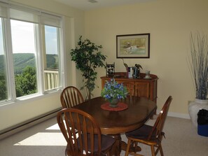 Dining - You deserve it all! Awesome Views, Comfy Condo & Elevator! (Wintergreen Resort)
