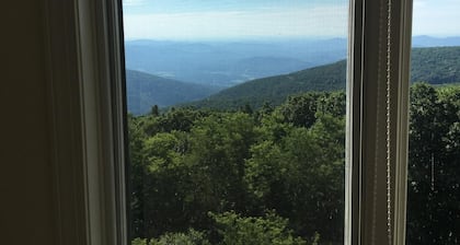 You deserve it all! Awesome Views, Comfy Condo & Elevator!