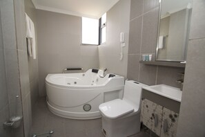 Een douche, gratis toiletartikelen, een haardroger, pantoffels