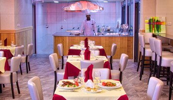 Se sirven desayunos y cenas, cocina local e internacional