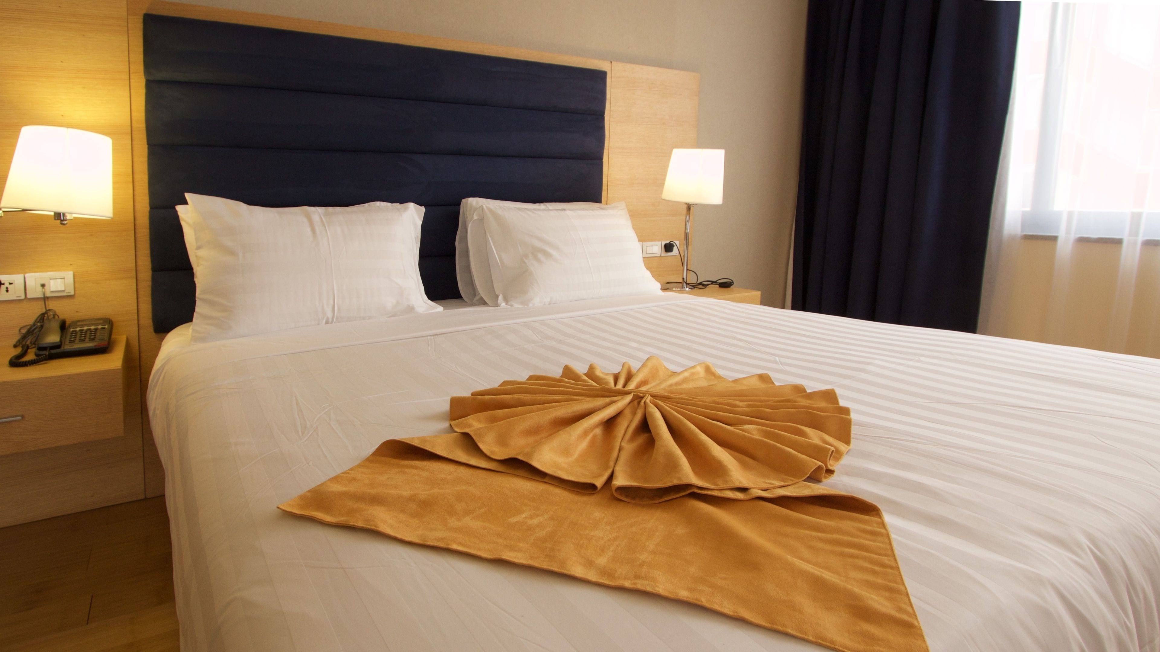 executive suite | 1 bedroom, premium bedding, pillow-top beds, in-room safe