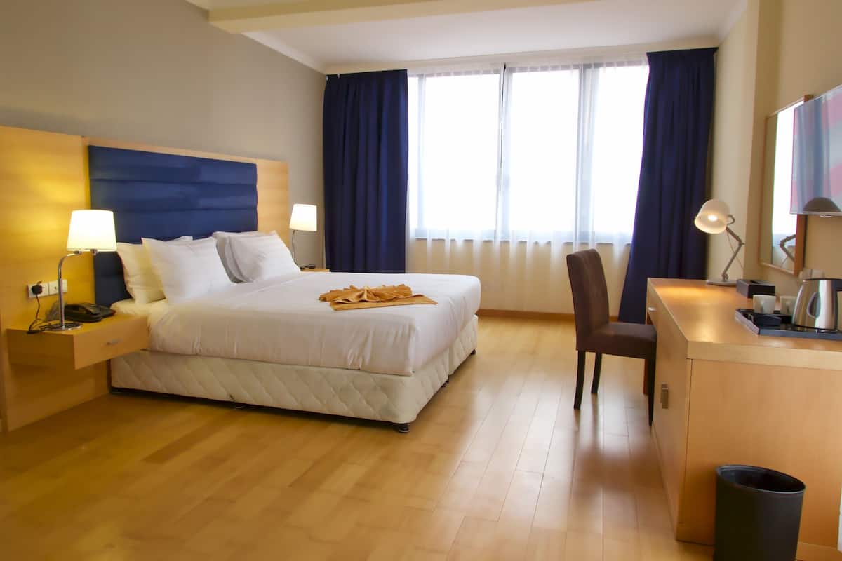 1 bedroom, premium bedding, pillowtop beds, in-room safe