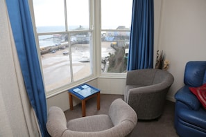 TV, DVD player, books - Sea View Apartment Tenby, Pembrokeshire, Wales. Near Beach, Restaurants & Shops (Tenby)