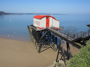 Beach nearby - Sea View Apartment Tenby, Pembrokeshire, Wales. Near Beach, Restaurants & Shops (Tenby)