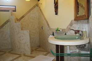 Shower, towels, shampoo, toilet paper - TWIN Ocean View Bungalow with AC (2 persons) (Amed - Karangasem)