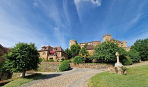 Exterior - Gîte "AU PIED DU CHATEAU" in Castelnau, near Padirac, Rocamadour, Autoire... (Prudhomat)