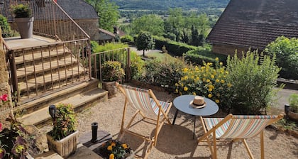 Erä: Loma-asunto Castelnaun linnan juurella, lähellä Padiracia, Rocamadour